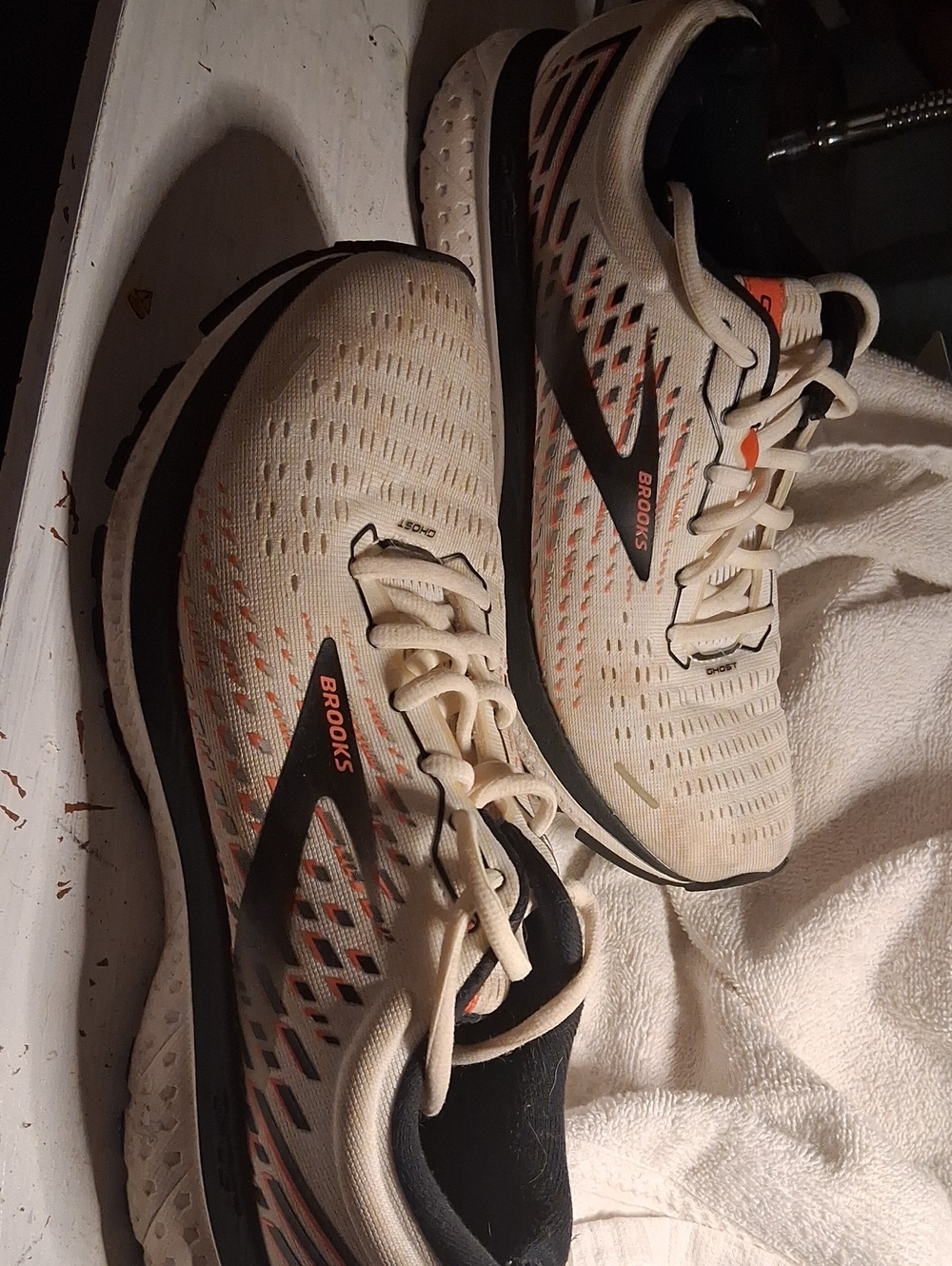 Womens "Brooks" Tennis Shoes